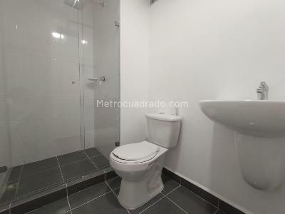 Apartamento de 2 alcobas en venta en Madera, Bello, 61 m² · foto 2 de 7
