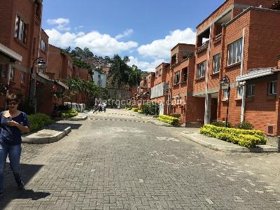 Casa de 5 alcobas en venta en Belen, Medellín, 137 m² · foto 2 de 15