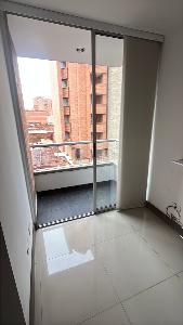 Apartamento de 2 alcobas en venta en Laureles, Medellín, 48 m² · foto 2 de 18