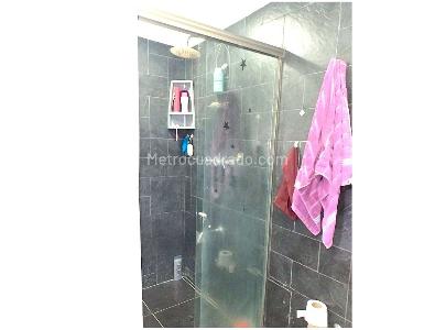 Apartamento de 2 alcobas en venta en Loma De Los Bernal, Medellín, 90 m² · foto 11 de 13