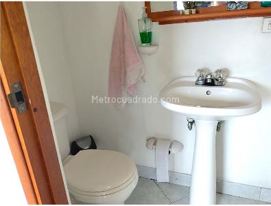 Apartamento de 2 alcobas en venta en Loma De Los Bernal, Medellín, 90 m² · foto 12 de 13