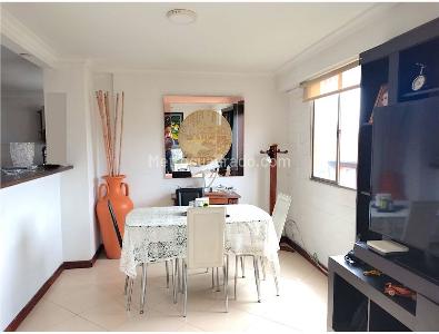 Apartamento de 2 alcobas en venta en Loma De Los Bernal, Medellín, 90 m² · foto 5 de 13
