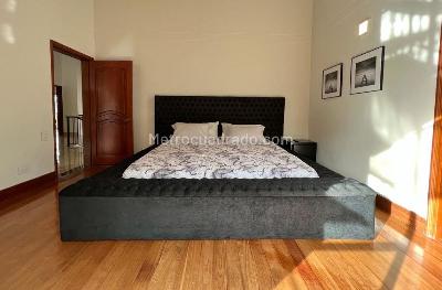 Casa de 5 alcobas en venta en El Poblado, Medellín, 900 m² · foto 11 de 20