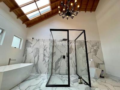 Casa de 5 alcobas en venta en El Poblado, Medellín, 900 m² · foto 16 de 20