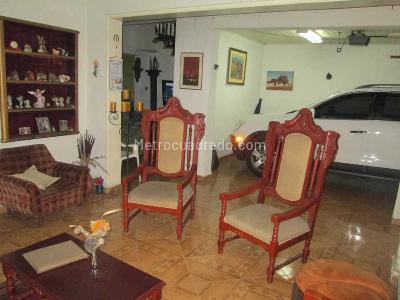 Casa de 5 alcobas en venta en Prado Centro, Medellín, 305 m² · foto 18 de 20