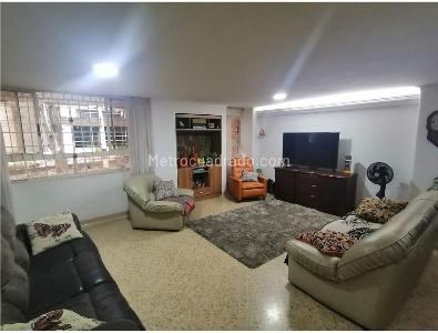 Apartamento de 4 alcobas en venta en Laureles, Medellín, 189 m² · foto 3 de 15