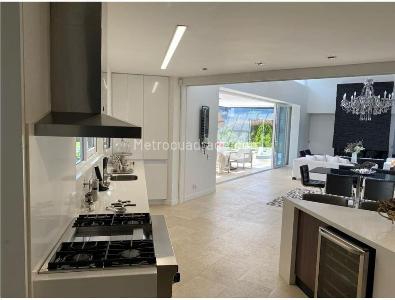 Casa de 3 alcobas en venta en Envigado, Medellín · foto 2 de 14