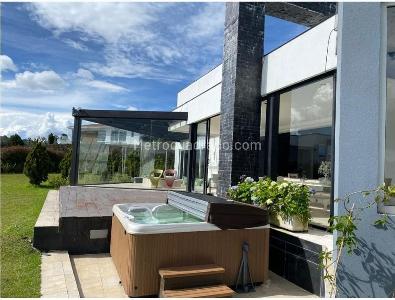Casa de 3 alcobas en venta en Envigado, Medellín · foto 4 de 14