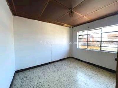 Casa de 5 alcobas en venta en Villa Hermosa, Medellín, 197 m² · foto 2 de 8