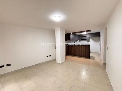 Apartamento de 2 alcobas en venta en Loma De San Julian, Medellín, 68 m² · foto 3 de 13