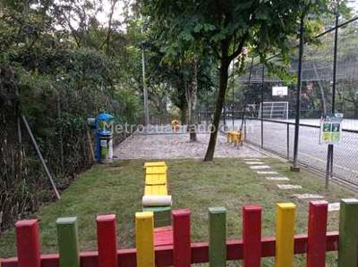 Apartamento de 3 alcobas en venta en Loma De Los Bernal, Medellín, 91 m² · foto 20 de 20