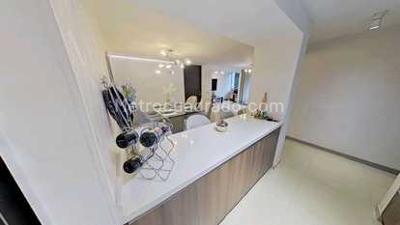 Apartamento de 3 alcobas en venta en Loma De Los Bernal, Medellín, 91 m² · foto 3 de 20
