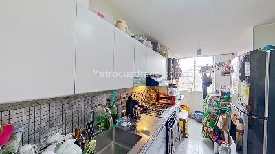 Apartamento de 3 alcobas en venta en Loma De Los Bernal, Medellín, 92 m² · foto 3 de 12