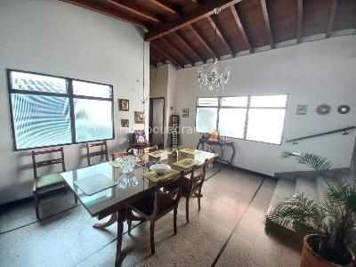 Casa de 5 alcobas en venta en La Castellana, Medellín, 173 m² · foto 2 de 20