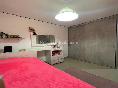 Apartamento de 3 alcobas en venta en Niquia, Bello, 65 m² · foto 2 de 18