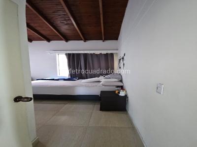 Apartamento de 3 alcobas en venta en Laureles, Medellín, 80 m² · foto 2 de 20