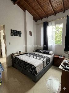 Apartamento de 3 alcobas en venta en Villa Hermosa, Medellín, 57 m² · foto 3 de 16