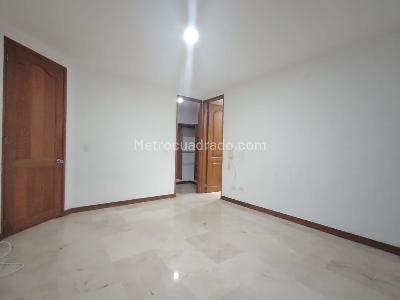 Apartamento de 3 alcobas en venta en Laureles, Medellín, 132 m² · foto 14 de 20