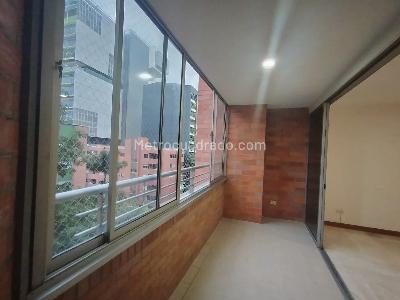 Apartamento de 3 alcobas en venta en Laureles, Medellín, 132 m² · foto 2 de 20