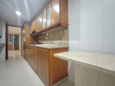 Apartamento de 3 alcobas en venta en Laureles, Medellín, 132 m² · foto 3 de 20