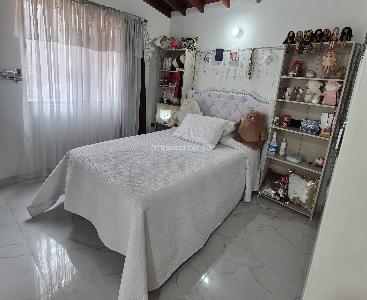 Casa de 5 alcobas en venta en Bolivariana, Medellín, 212 m² · foto 19 de 20