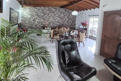 Casa de 5 alcobas en venta en Bolivariana, Medellín, 212 m² · foto 2 de 20
