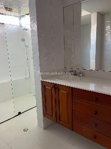 Apartamento de 2 alcobas en venta en El Poblado, Medellín, 125 m² · foto 17 de 20