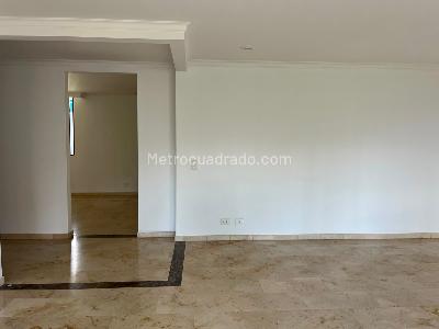 Apartamento de 2 alcobas en venta en El Poblado, Medellín, 125 m² · foto 4 de 20