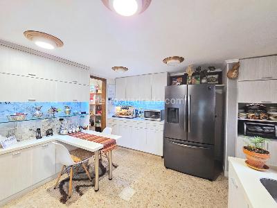 Apartamento de 3 alcobas en venta en Laureles, Medellín, 224 m² · foto 18 de 20