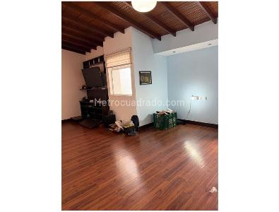 Casa de 5 alcobas en venta en Estadio, Medellín, 252 m² · foto 12 de 15