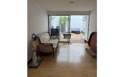 Casa de 5 alcobas en venta en Estadio, Medellín, 252 m² · foto 13 de 15