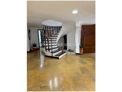 Casa de 5 alcobas en venta en Estadio, Medellín, 252 m² · foto 14 de 15