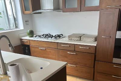 Casa de 5 alcobas en venta en Estadio, Medellín, 252 m² · foto 2 de 15