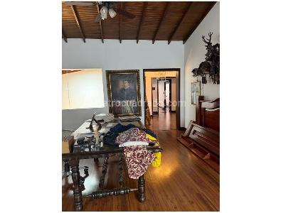Casa de 5 alcobas en venta en Estadio, Medellín, 252 m² · foto 5 de 15