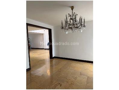 Casa de 5 alcobas en venta en Estadio, Medellín, 252 m² · foto 8 de 15