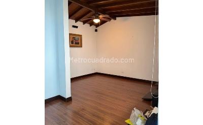 Casa de 5 alcobas en venta en Estadio, Medellín, 252 m² · foto 9 de 15