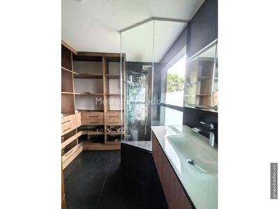 Casa de 5 alcobas en venta en Poblado Los Balsos, Medellín, 261 m² · foto 8 de 20
