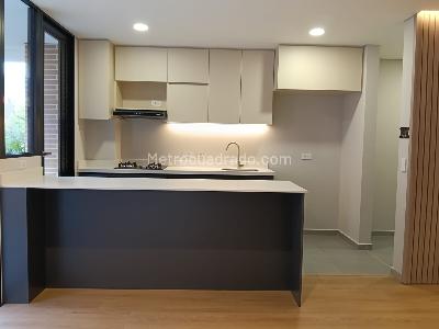 Apartamento de 3 alcobas en venta en Conquistadores, Medellín, 110 m² · foto 2 de 20