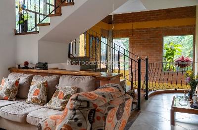 Casa de 5 alcobas en venta en La Doctora, Sabaneta, 259 m² · foto 2 de 13