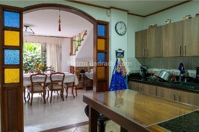 Casa de 5 alcobas en venta en La Doctora, Sabaneta, 259 m² · foto 5 de 13