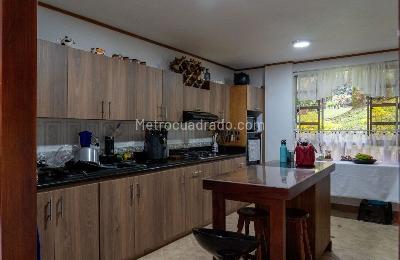 Casa de 5 alcobas en venta en La Doctora, Sabaneta, 259 m² · foto 6 de 13