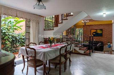 Casa de 5 alcobas en venta en La Doctora, Sabaneta, 259 m² · foto 7 de 13