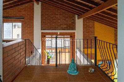 Casa de 5 alcobas en venta en La Doctora, Sabaneta, 259 m² · foto 8 de 13