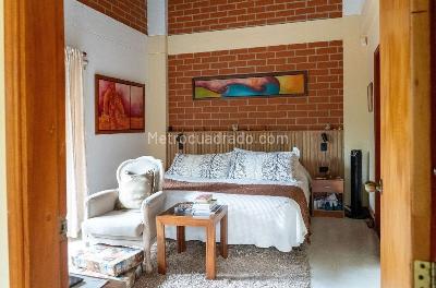 Casa de 5 alcobas en venta en La Doctora, Sabaneta, 259 m² · foto 9 de 13