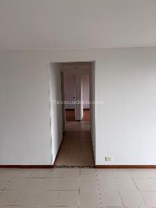Apartamento de 4 alcobas en venta en La Castellana, Medellín, 100 m² · foto 3 de 16