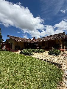 Casa de 5 alcobas en venta en El Higueron, Rionegro, 300 m² · foto 4 de 12