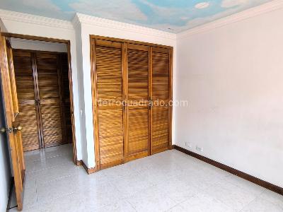 Apartamento de 3 alcobas en venta en Laureles, Medellín, 107 m² · foto 12 de 19