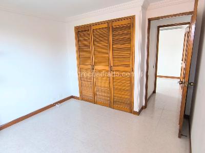 Apartamento de 3 alcobas en venta en Laureles, Medellín, 107 m² · foto 14 de 19