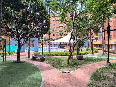 Apartamento de 3 alcobas en venta en Laureles, Medellín, 107 m² · foto 4 de 19