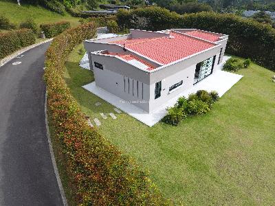 Casa de 4 alcobas en venta en Guayabito Sector La Lorena, Rionegro, 236 m² · foto 3 de 14